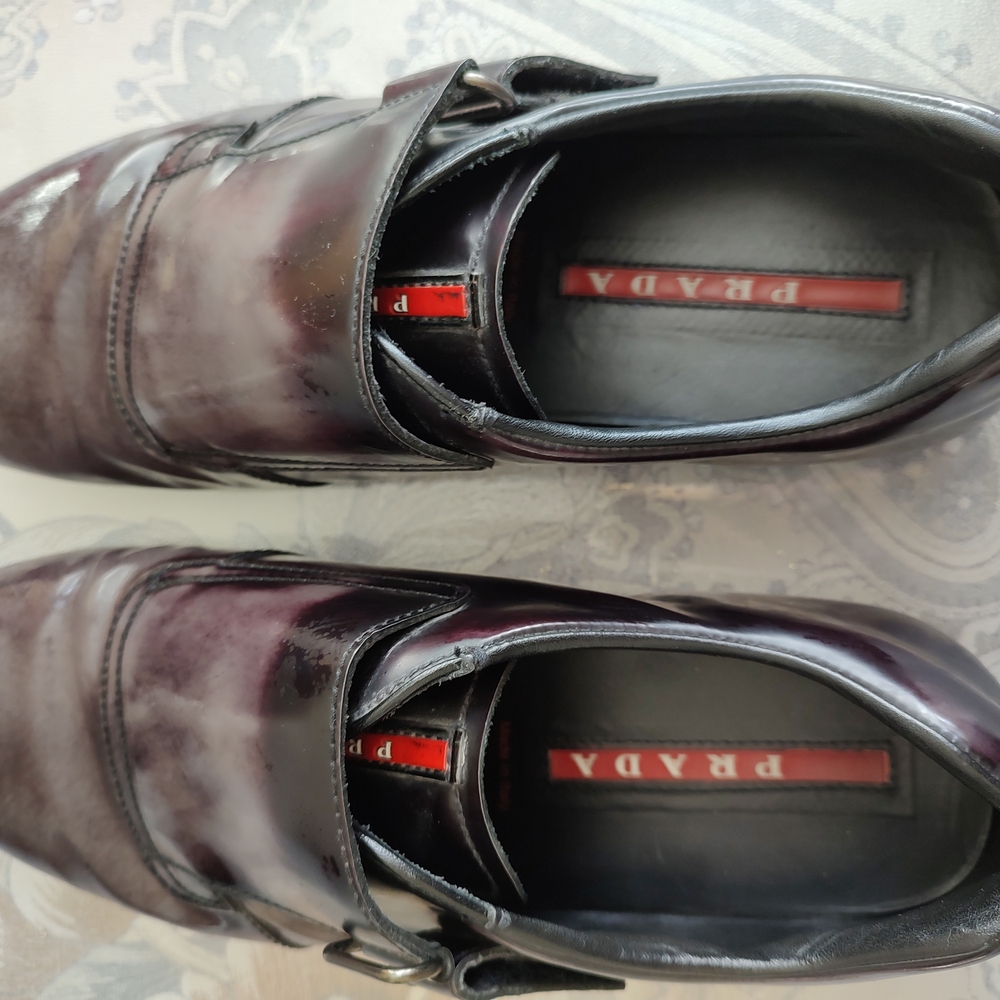 Prada Black and Gray Oxfords Sleek Leather Design - Picture 4 of 6